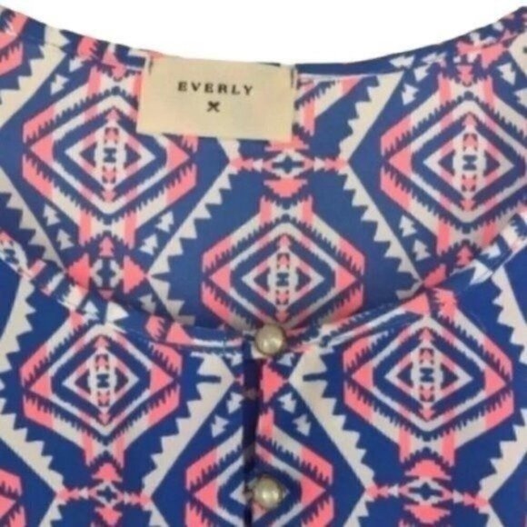 EVERLY Sleeveless Geometric Aztec Blouse Size Medium - Picture 6 of 8